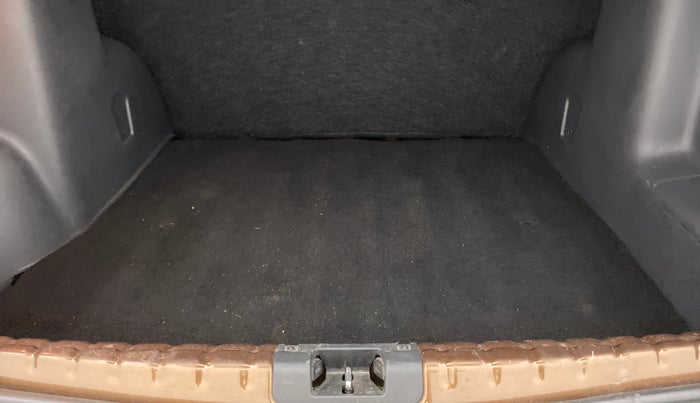 2015 Renault Duster 85 PS RXL DIESEL, Diesel, Manual, 98,087 km, Boot Inside