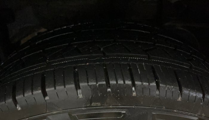 2019 Renault Duster RXS OPT CVT, Petrol, Automatic, 72,559 km, Left Rear Tyre Tread