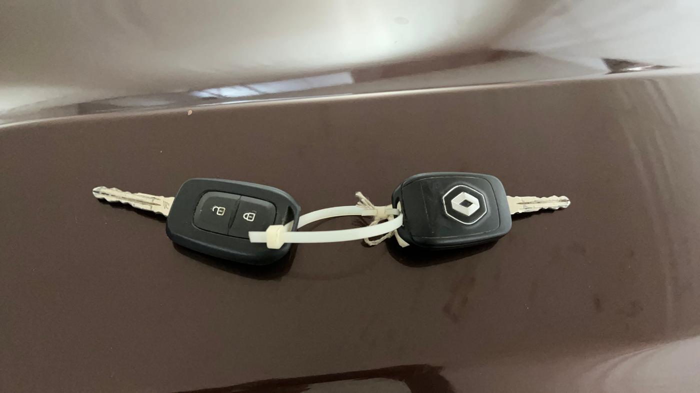 2019 Renault Duster RXS OPT CVT, Petrol, Automatic, 72,616 km, Key Close Up