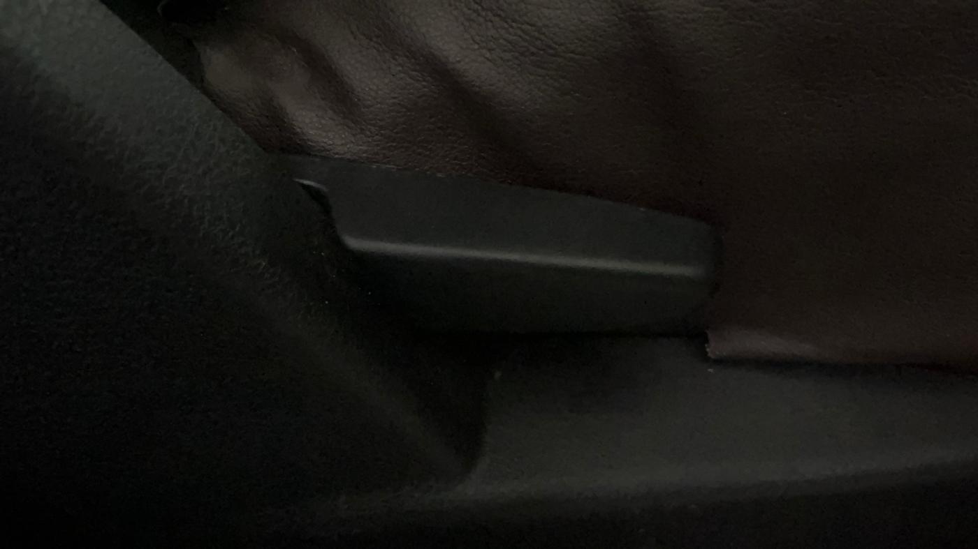2019 Renault Duster RXS OPT CVT, Petrol, Automatic, 72,616 km, Driver Side Adjustment Panel
