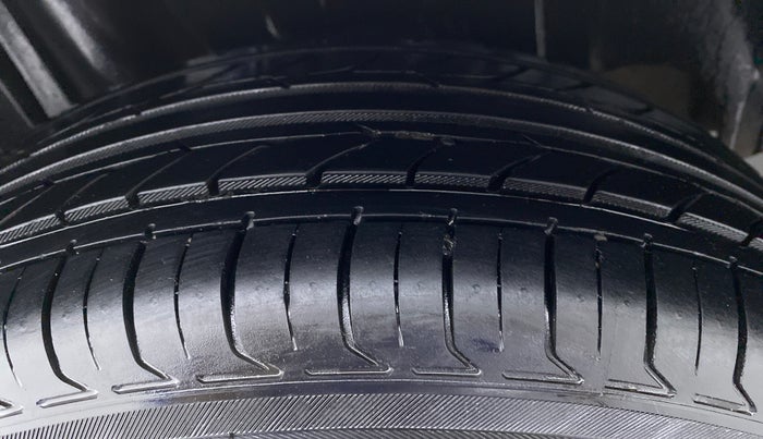 2019 Maruti Ertiga ZXI SMART HYBRID AT, Petrol, Automatic, 44,448 km, Right Rear Tyre Tread