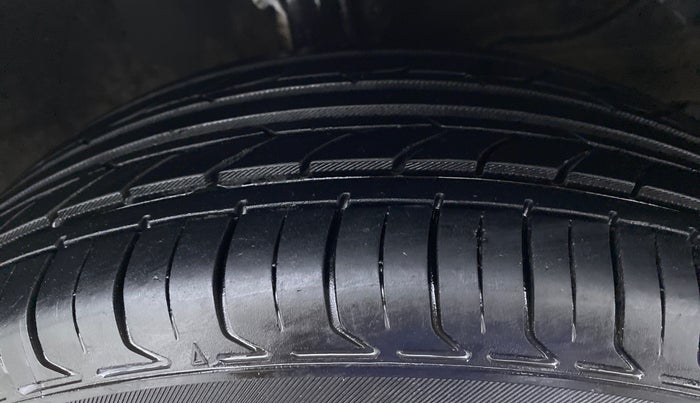 2019 Maruti Ertiga ZXI SMART HYBRID AT, Petrol, Automatic, 44,448 km, Right Front Tyre Tread