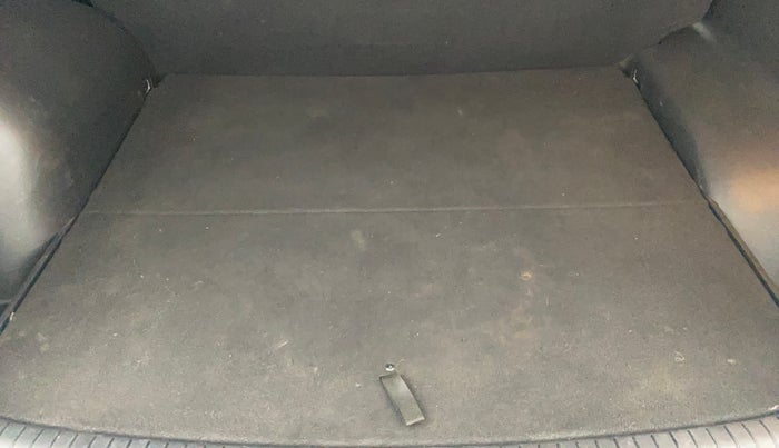 2016 Hyundai Creta SX PLUS 1.6 PETROL, Petrol, Manual, 64,811 km, Boot Inside