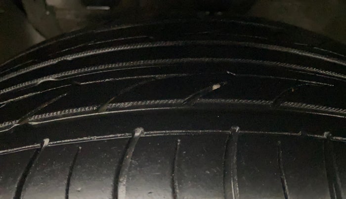 2016 Hyundai Creta SX PLUS 1.6 PETROL, Petrol, Manual, 64,811 km, Left Front Tyre Tread
