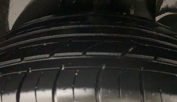 2016 Hyundai Creta SX PLUS 1.6 PETROL, Petrol, Manual, 64,811 km, Left Rear Tyre Tread