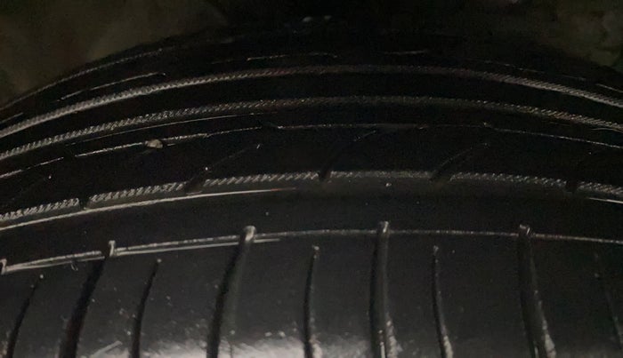 2016 Hyundai Creta SX PLUS 1.6 PETROL, Petrol, Manual, 64,811 km, Right Front Tyre Tread