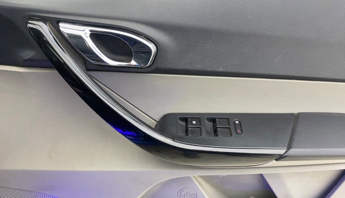 2018 Tata Tiago XZ PLUS DUAL TONE PETROL, Petrol, Manual, 80,193 km, Driver Side Door Panels Control
