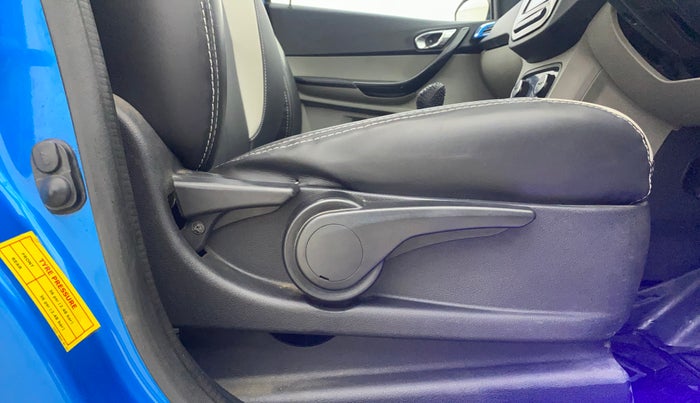 2018 Tata Tiago XZ PLUS DUAL TONE PETROL, Petrol, Manual, 80,193 km, Driver Side Adjustment Panel