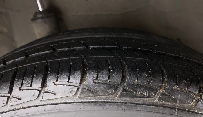 2014 Honda Amaze 1.2L I-VTEC S, Petrol, Manual, 40,274 km, Right Rear Tyre Tread