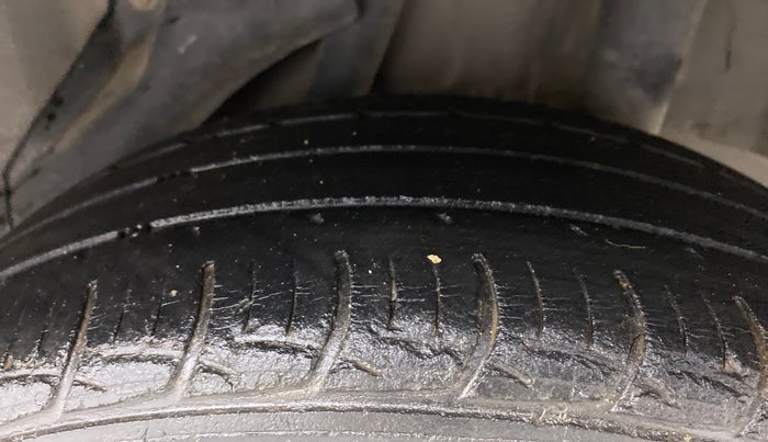 2014 Honda Amaze 1.2L I-VTEC S, Petrol, Manual, 40,274 km, Left Rear Tyre Tread