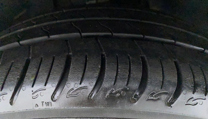 2020 Tata ALTROZ XZ 1.2, Petrol, Manual, Right Rear Tyre Tread