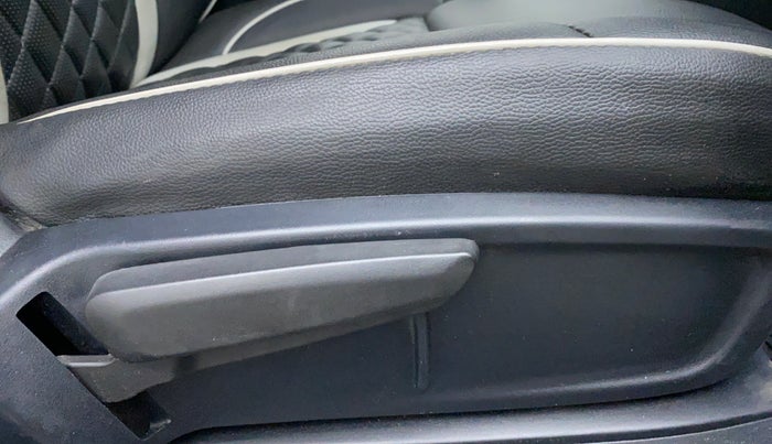 2020 Tata ALTROZ XZ 1.2, Petrol, Manual, Driver Side Adjustment Panel