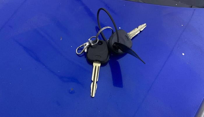 2013 Hyundai Eon ERA +, Petrol, Manual, 47,660 km, Key Close Up