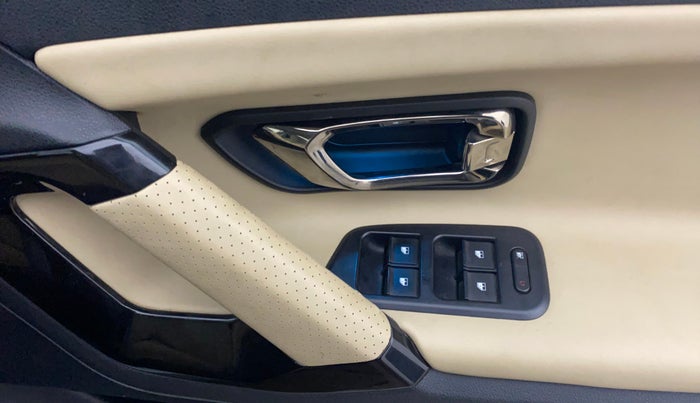 2021 Tata Safari XZA PLUS, Diesel, Automatic, 57,303 km, Driver Side Door Panels Control