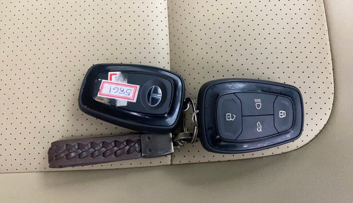 2021 Tata Safari XZA PLUS, Diesel, Automatic, 57,303 km, Key Close Up