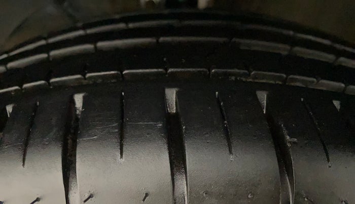 2021 Maruti Baleno ZETA PETROL 1.2, Petrol, Manual, 2,934 km, Left Front Tyre Tread