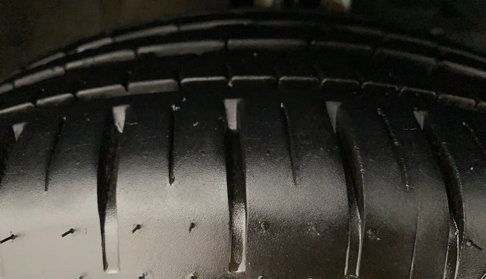 2021 Maruti Baleno ZETA PETROL 1.2, Petrol, Manual, 2,934 km, Right Front Tyre Tread