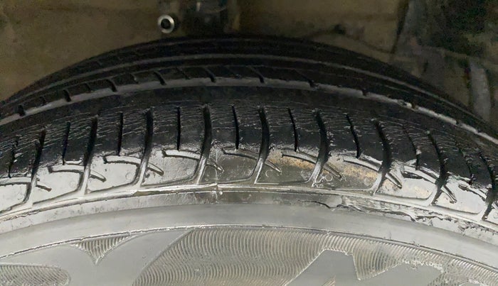 2015 Maruti Ciaz ZXI, Petrol, Manual, 52,038 km, Right Front Tyre Tread
