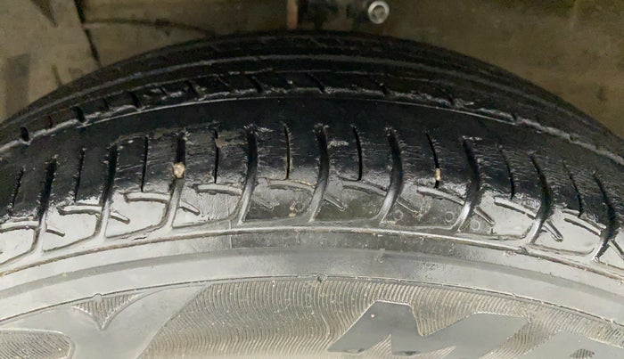 2015 Maruti Ciaz ZXI, Petrol, Manual, 52,038 km, Left Front Tyre Tread