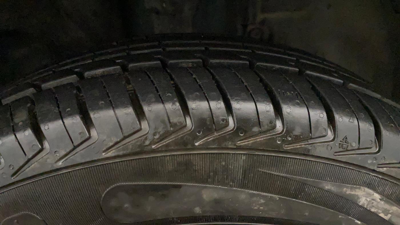 2019 Renault Kwid CLIMBER 1.0 AMT (O), CNG, Automatic, 55,495 km, Right Front Tyre Tread