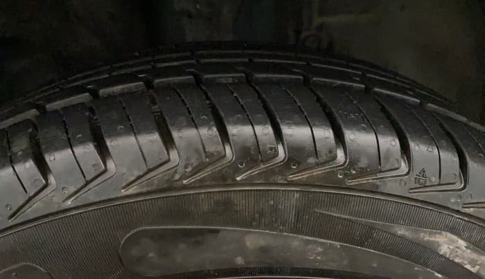 2019 Renault Kwid CLIMBER 1.0 AMT (O), CNG, Automatic, 55,495 km, Right Front Tyre Tread