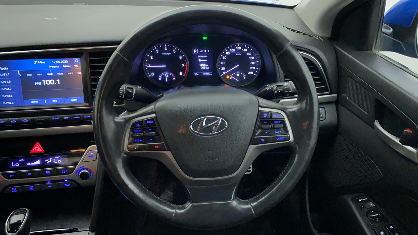 2017 Hyundai New Elantra 2.0 SX(O) AT PETROL, Petrol, Automatic, 98,056 km, Steering Wheel Close Up