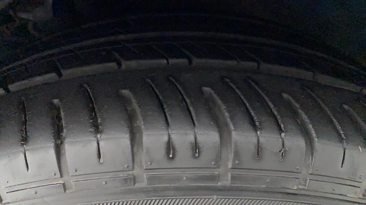 2017 Hyundai New Elantra 2.0 SX(O) AT PETROL, Petrol, Automatic, 98,056 km, Left Front Tyre Tread