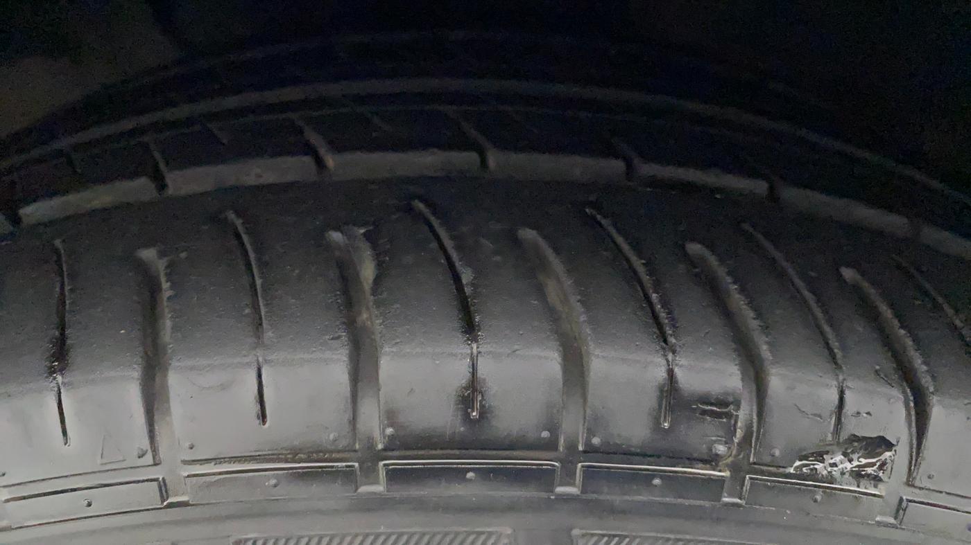 2017 Hyundai New Elantra 2.0 SX(O) AT PETROL, Petrol, Automatic, 98,056 km, Right Front Tyre Tread