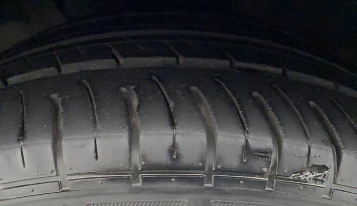 2017 Hyundai New Elantra 2.0 SX(O) AT PETROL, Petrol, Automatic, 98,056 km, Right Front Tyre Tread