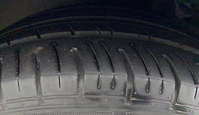 2017 Hyundai New Elantra 2.0 SX(O) AT PETROL, Petrol, Automatic, 98,056 km, Right Rear Tyre Tread