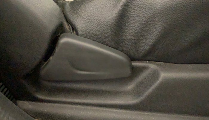 2021 Renault Kwid RXL 1.0, Petrol, Manual, 30,248 km, Driver Side Adjustment Panel