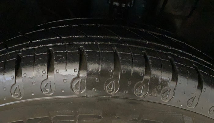 2021 Renault Kwid RXL 1.0, Petrol, Manual, 30,248 km, Right Front Tyre Tread