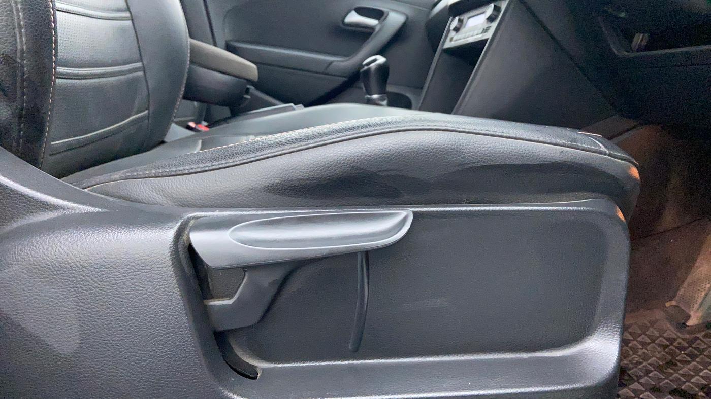 2018 Volkswagen Vento COMFORTLINE PETROL, Petrol, Manual, 24,137 km, Driver Side Adjustment Panel