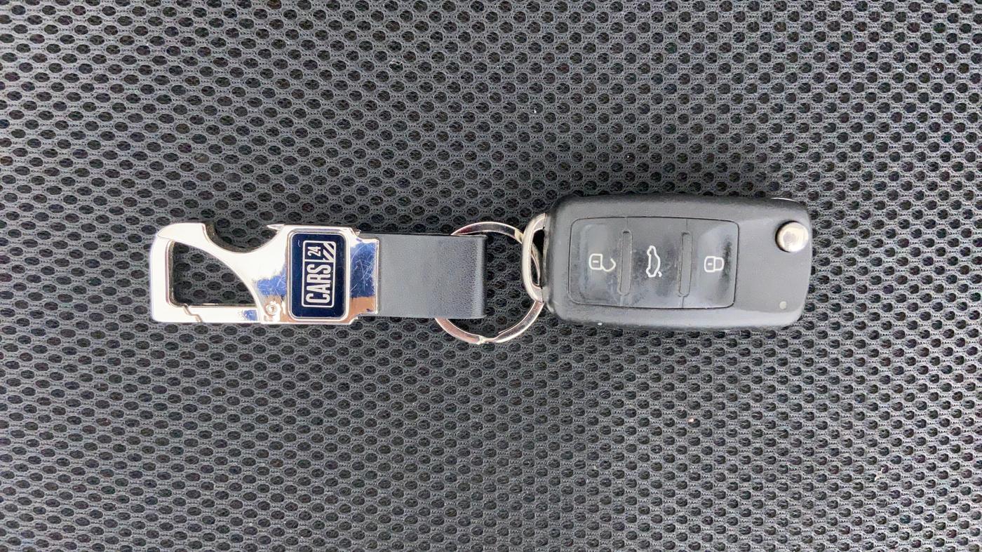 2018 Volkswagen Vento COMFORTLINE PETROL, Petrol, Manual, 24,137 km, Key Close-up