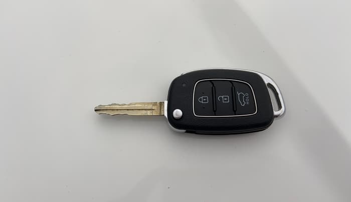 2023 Hyundai VENUE S (O) 1.0 TURBO IMT, Petrol, Manual, 17,233 km, Key Close Up