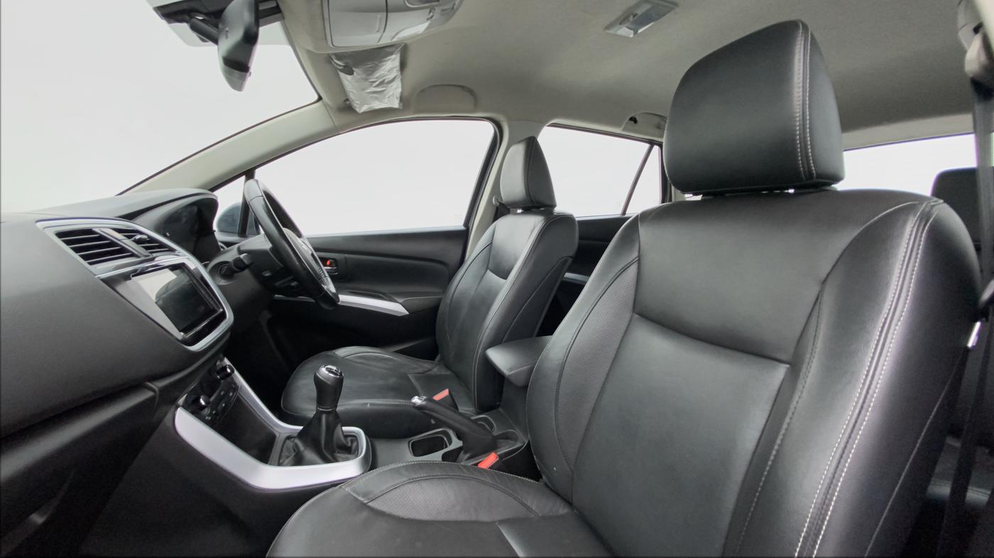 2020 Maruti S Cross ALPHA 1.5 SMART HYBRID, Petrol, Manual, 40,868 km, Right Side Front Door Cabin