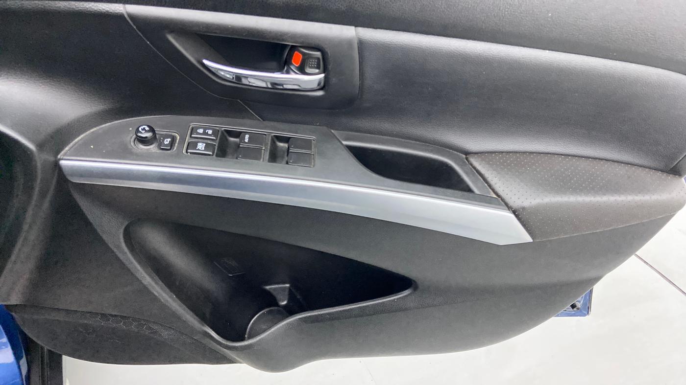 2020 Maruti S Cross ALPHA 1.5 SMART HYBRID, Petrol, Manual, 40,868 km, Driver Side Door Panels Control