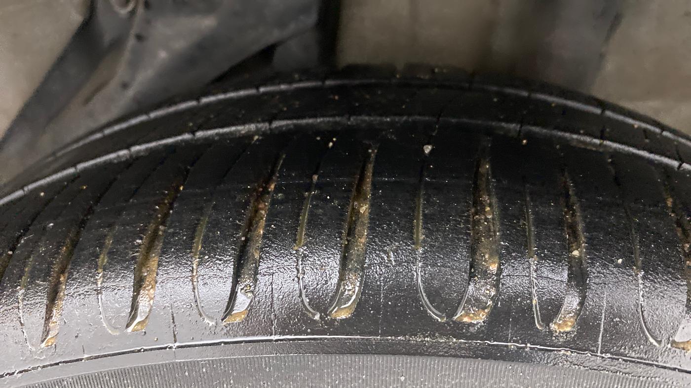 2013 Honda Brio VX AT, Petrol, Automatic, 70,800 km, Left Rear Tyre Tread