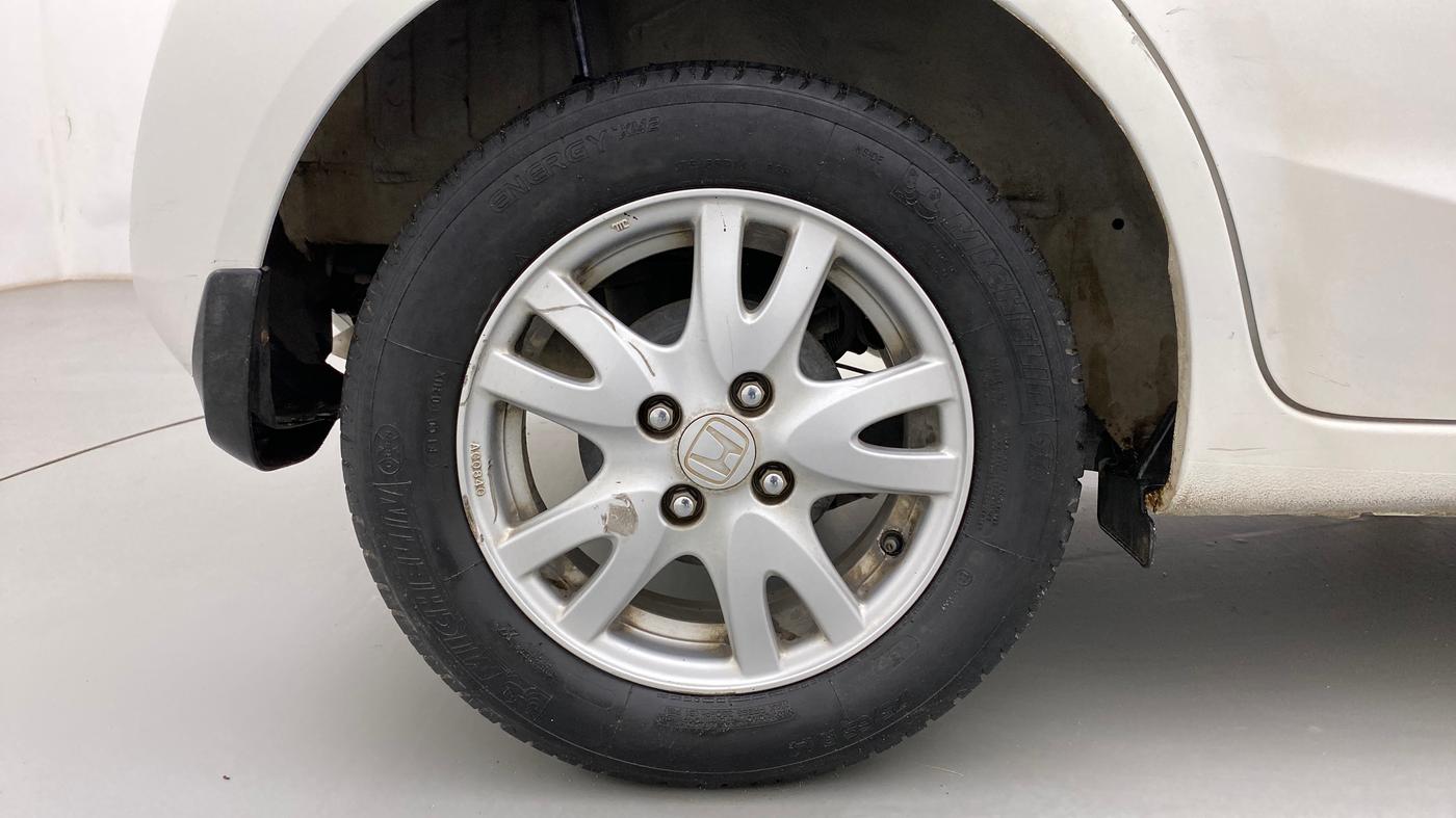 2013 Honda Brio VX AT, Petrol, Automatic, 70,800 km, Right Rear Wheel