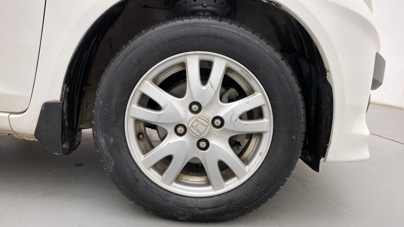 2013 Honda Brio VX AT, Petrol, Automatic, 70,800 km, Right Front Wheel