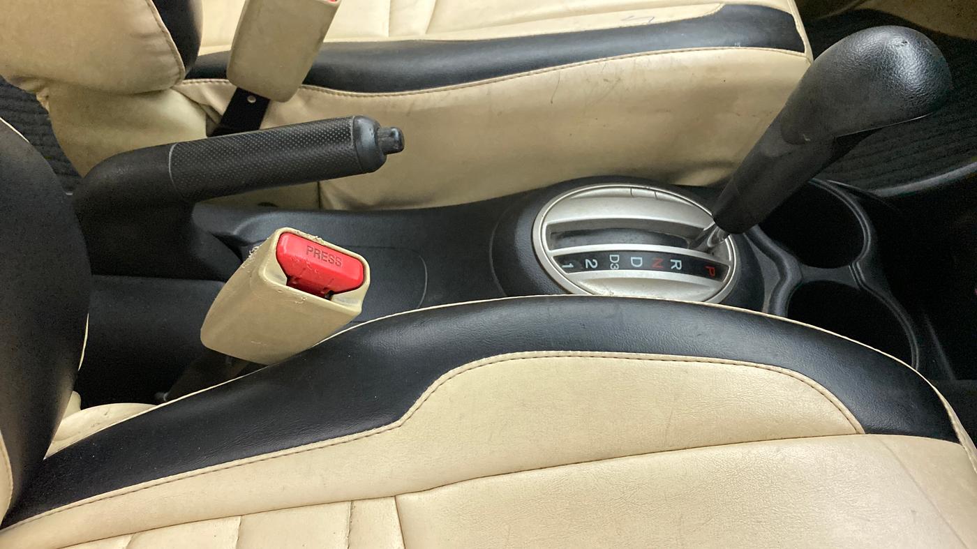 2013 Honda Brio VX AT, Petrol, Automatic, 70,800 km, Gear Lever