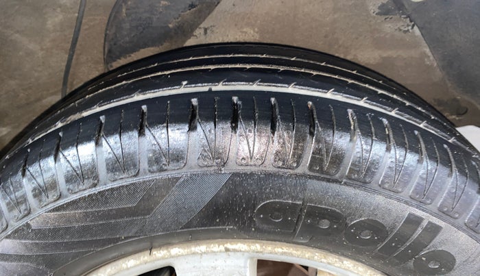 2013 Hyundai i20 ASTA 1.4 CRDI, Diesel, Manual, 1,10,731 km, Left Rear Tyre Tread