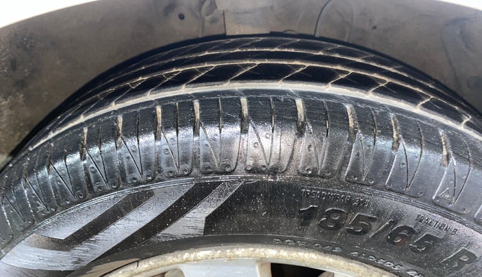 2013 Hyundai i20 ASTA 1.4 CRDI, Diesel, Manual, 1,10,731 km, Right Front Tyre Tread