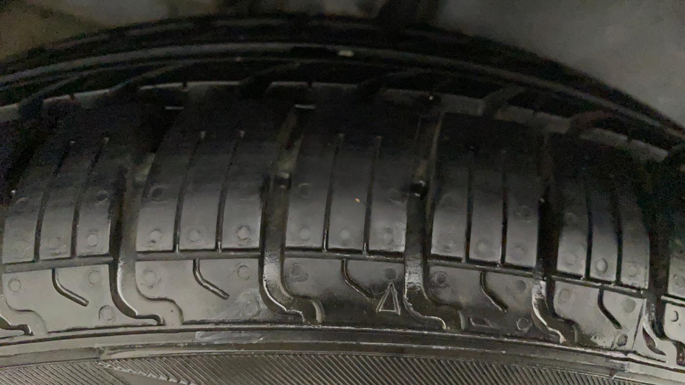 2012 Maruti Swift Dzire VXI, Petrol, Manual, 28,018 km, Right Rear Tyre Tread