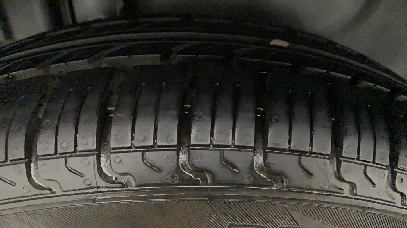 2012 Maruti Swift Dzire VXI, Petrol, Manual, 28,018 km, Right Front Tyre Tread