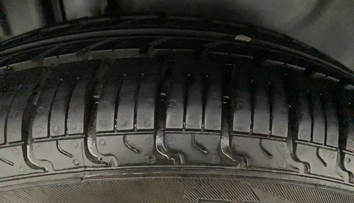 2012 Maruti Swift Dzire VXI, Petrol, Manual, 28,018 km, Right Front Tyre Tread