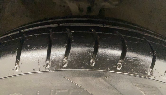 2013 Hyundai i10 SPORTZ 1.2, Petrol, Manual, 75,320 km, Right Front Tyre Tread