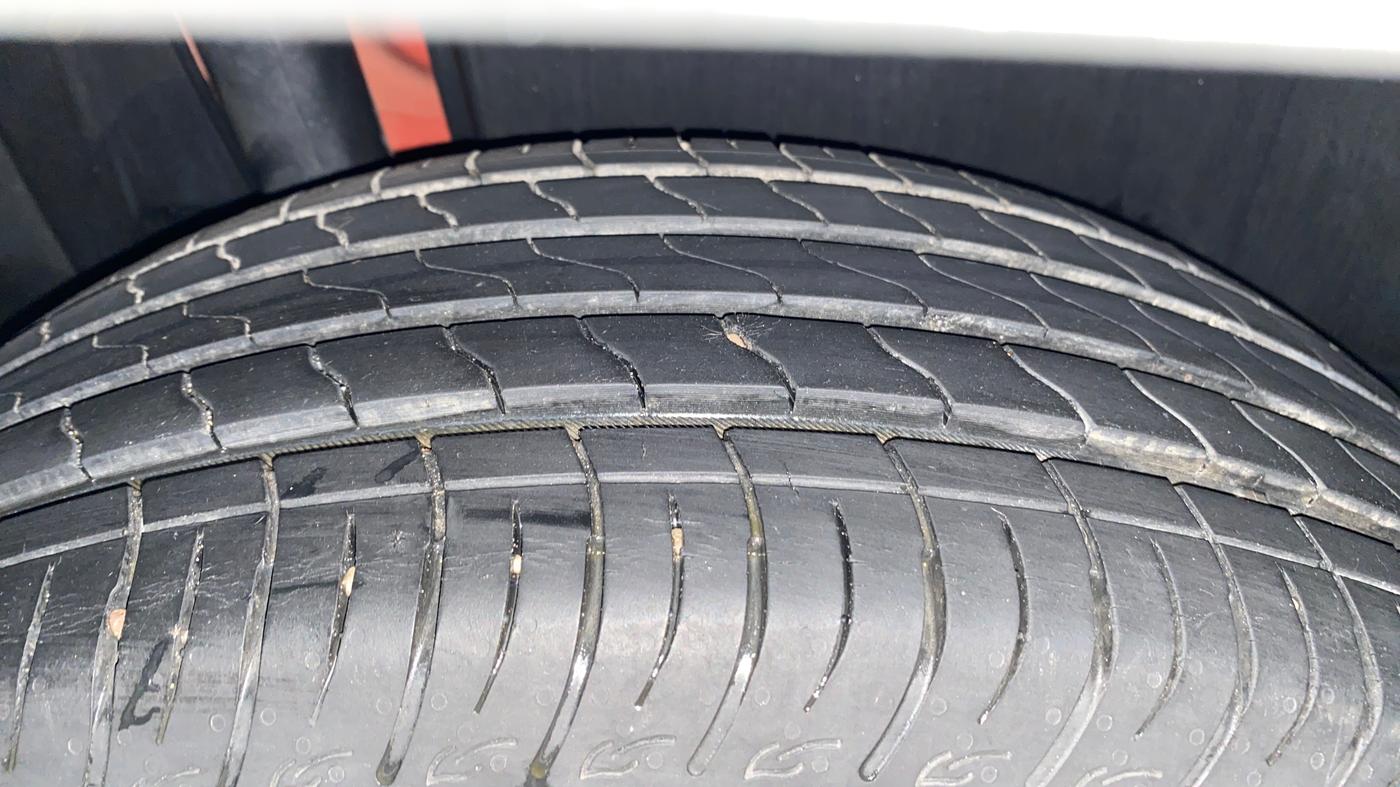 2022 Maruti BREZZA ZXI + SMART HYBRID DUAL TONE, Petrol, Manual, 17,375 km, Right Rear Tyre Tread