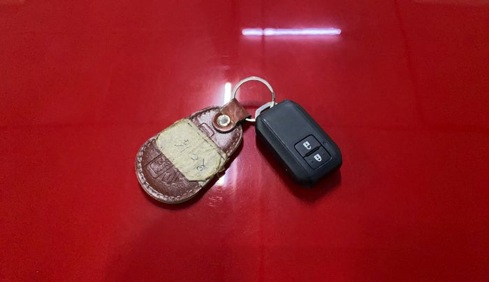 2022 Maruti BREZZA ZXI + SMART HYBRID DUAL TONE, Petrol, Manual, 17,375 km, Key Close Up