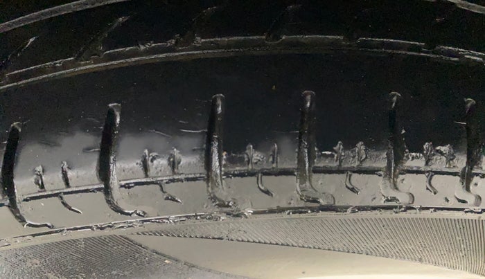 2017 Renault Kwid RXT 1.0 AMT, Petrol, Automatic, 43,633 km, Left Rear Tyre Tread